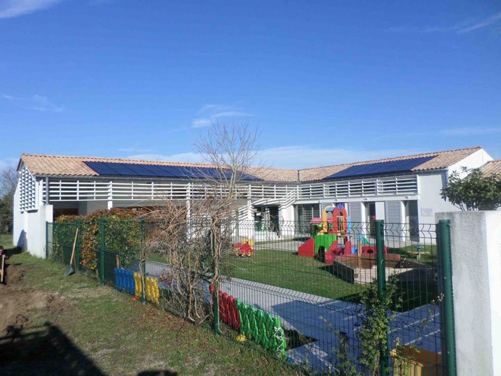 installation panneaux solaires école intégration au bati IAB