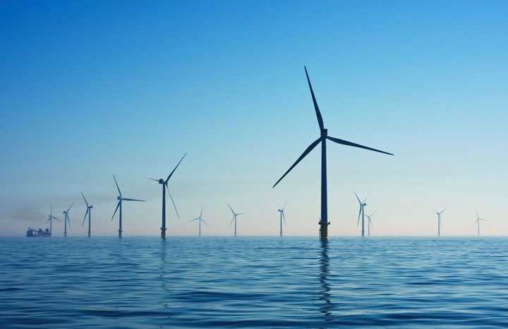 champ d'éoliennes en mer énergies renouvelables