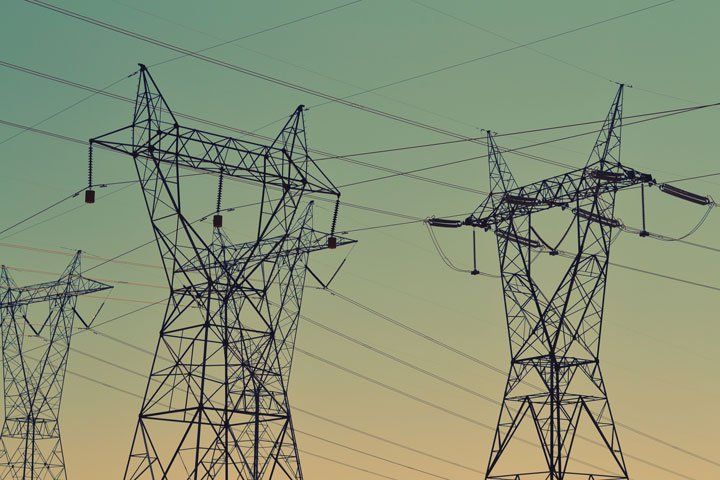 Acheminement électricité par ligne haute tension réseau électrique EDF