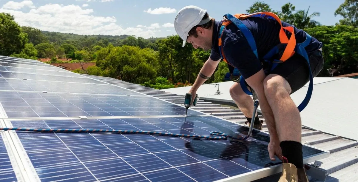 7 étapes pour une installation de panneaux solaires réussie