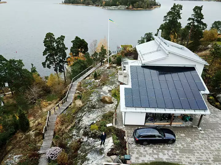 maison autonome panneaux solaires