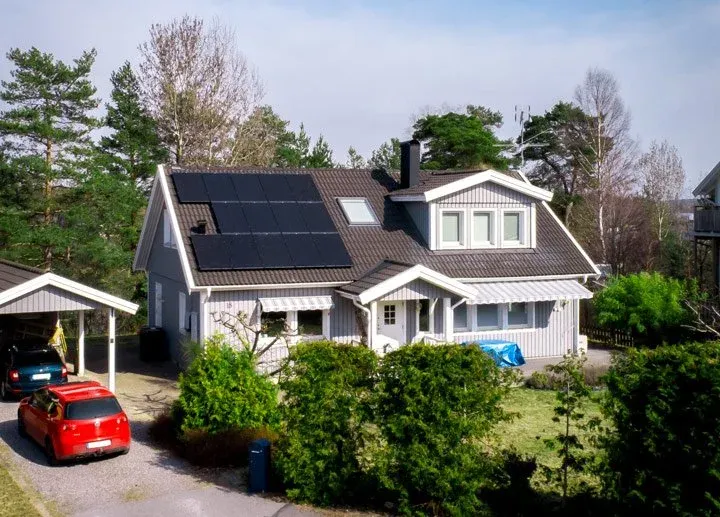 panneau solaire maison et voiture