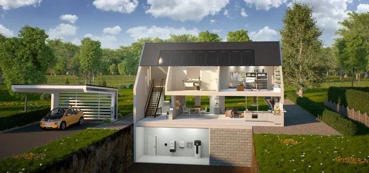 Maison équipée d'une solution complète SolarWatt composée de panneaux solaires, de domotique et de batterie